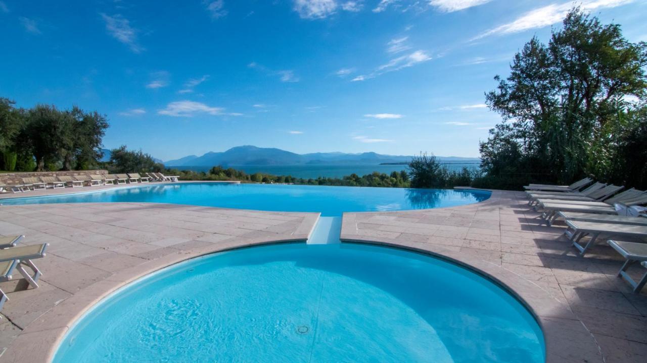 Castello Belvedere Apartments Desenzano del Garda Bagian luar foto