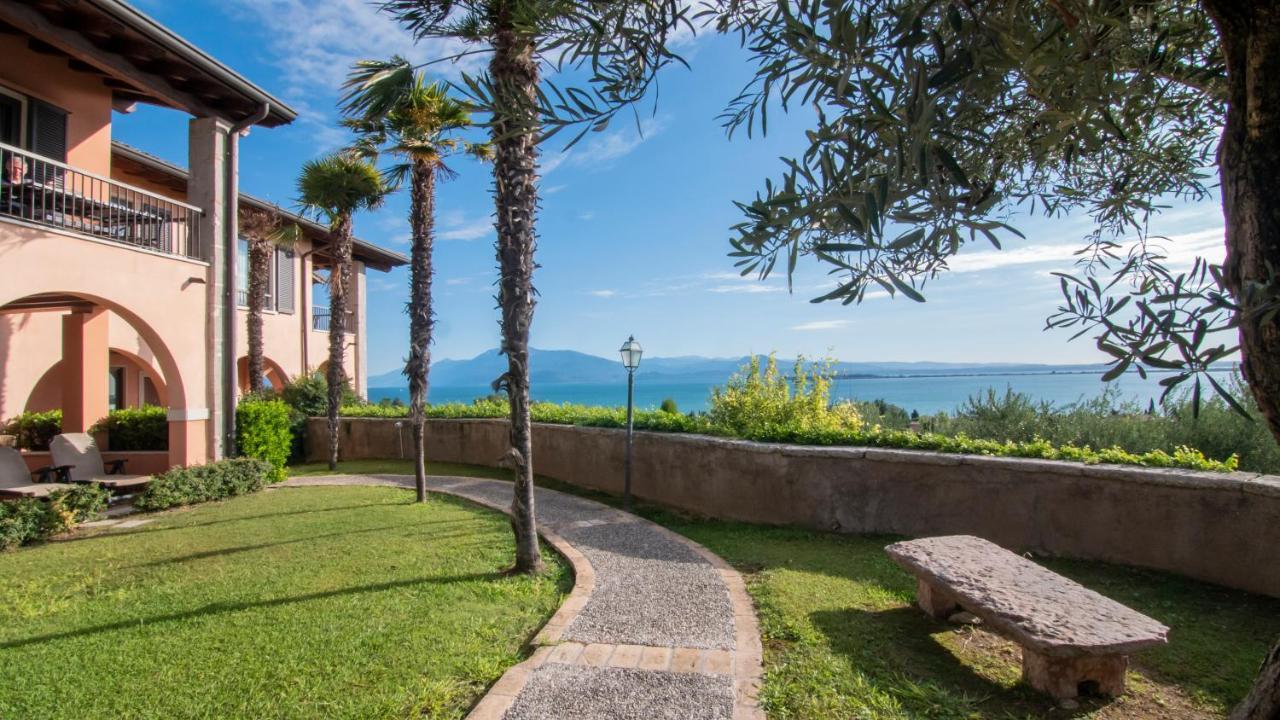 Castello Belvedere Apartments Desenzano del Garda Bagian luar foto