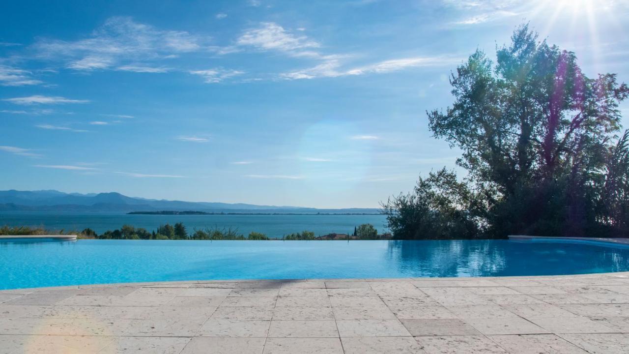 Castello Belvedere Apartments Desenzano del Garda Bagian luar foto