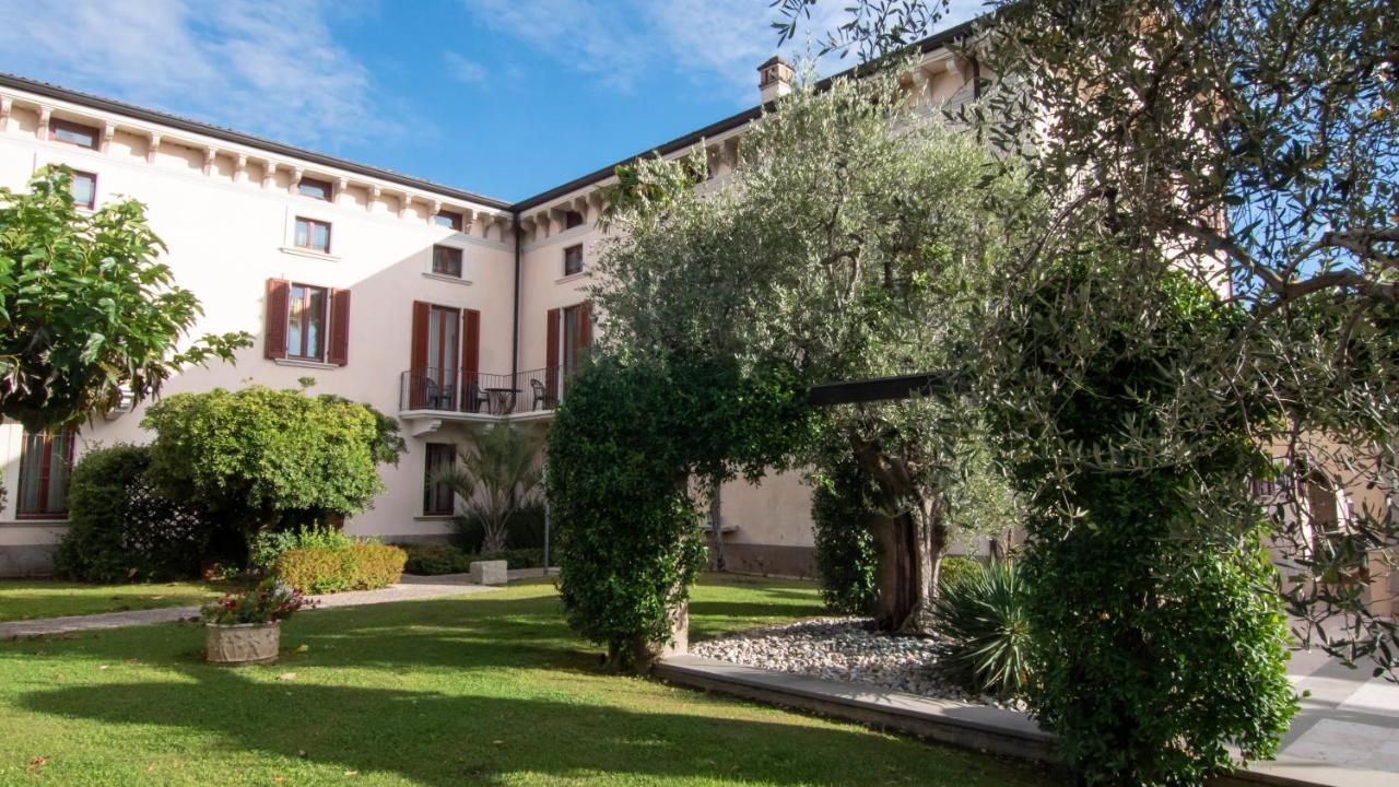 Castello Belvedere Apartments Desenzano del Garda Bagian luar foto