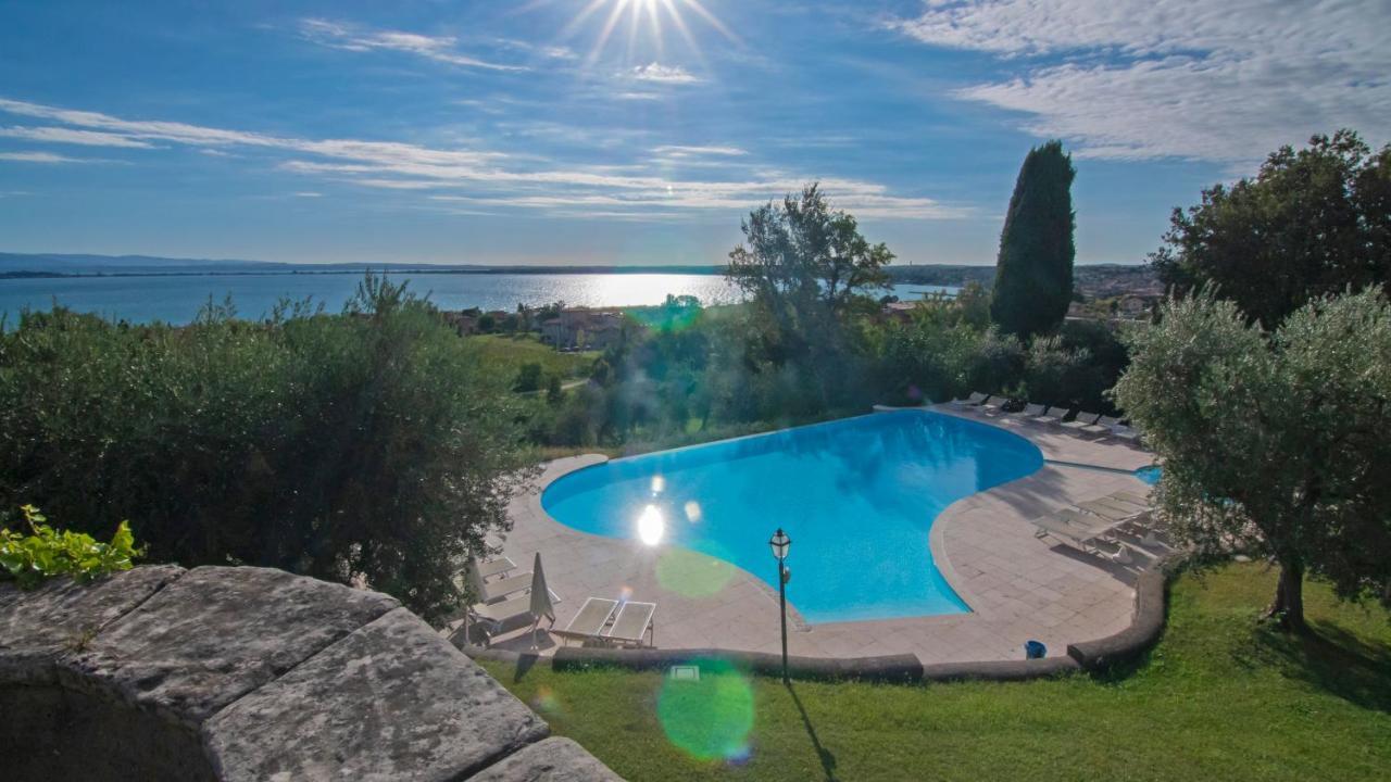 Castello Belvedere Apartments Desenzano del Garda Bagian luar foto