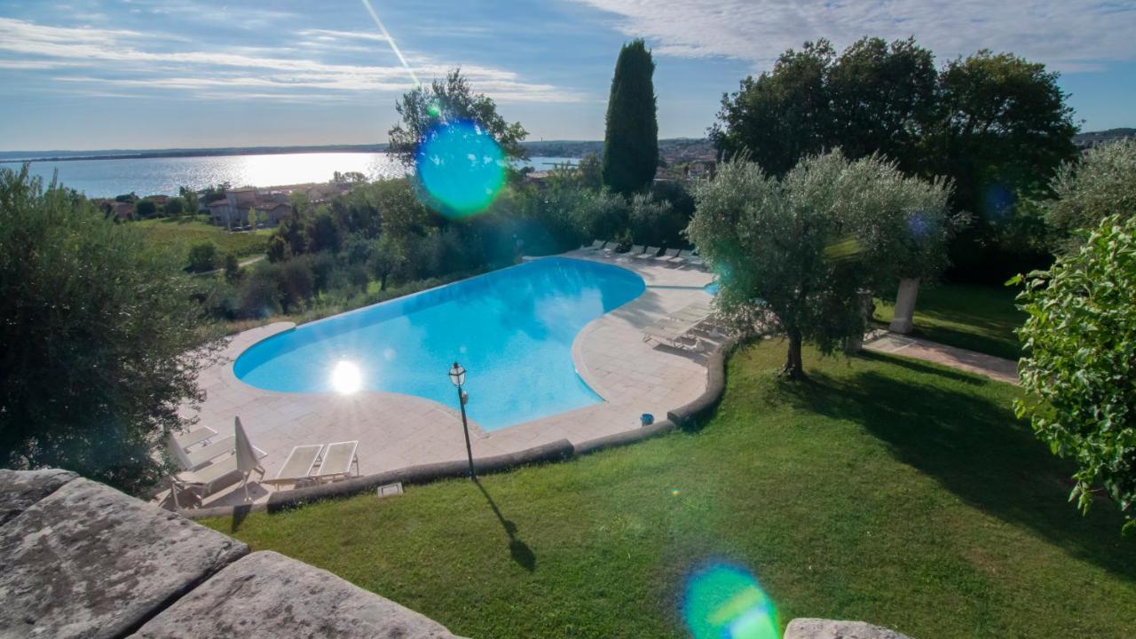 Castello Belvedere Apartments Desenzano del Garda Bagian luar foto