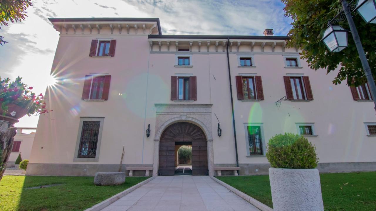 Castello Belvedere Apartments Desenzano del Garda Bagian luar foto
