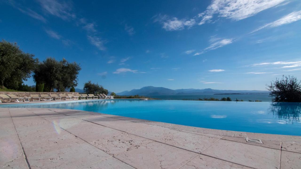 Castello Belvedere Apartments Desenzano del Garda Bagian luar foto