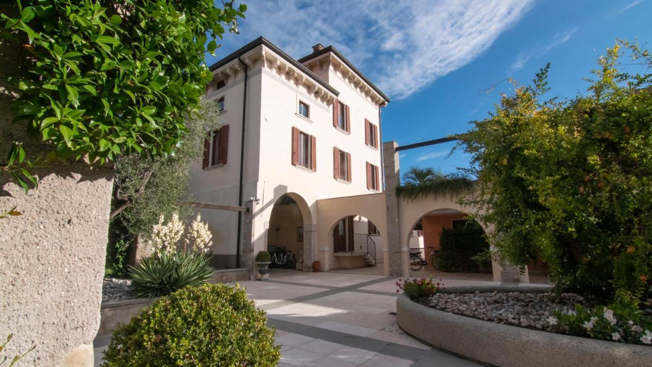 Castello Belvedere Apartments Desenzano del Garda Bagian luar foto