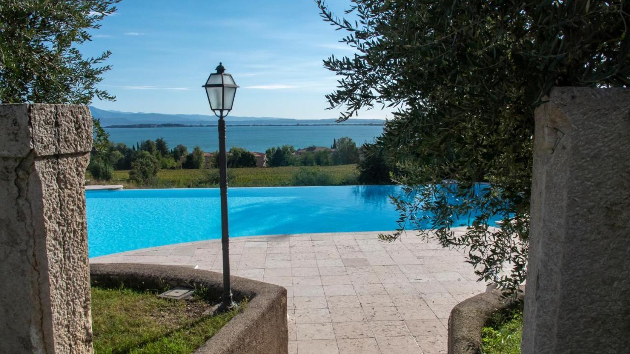 Castello Belvedere Apartments Desenzano del Garda Bagian luar foto