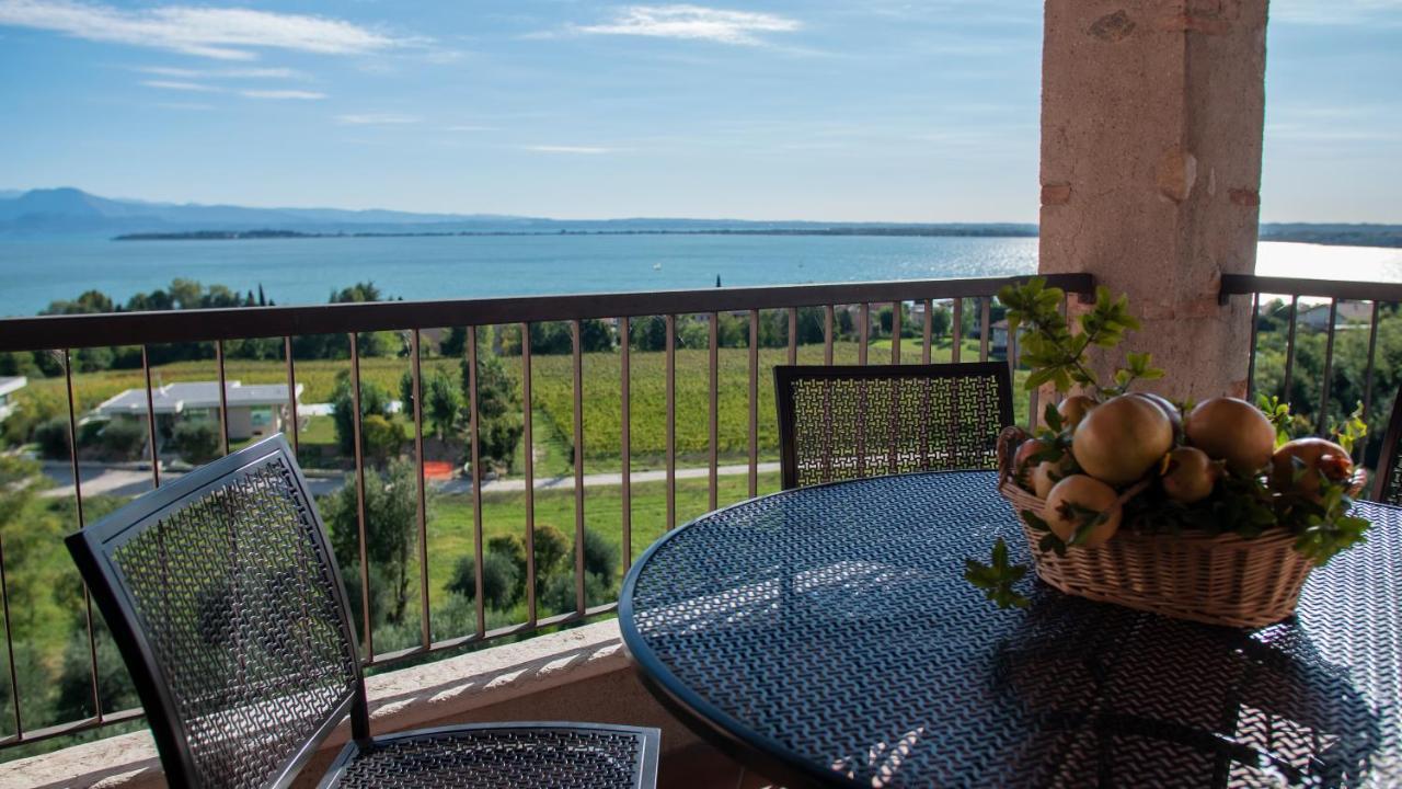 Castello Belvedere Apartments Desenzano del Garda Bagian luar foto