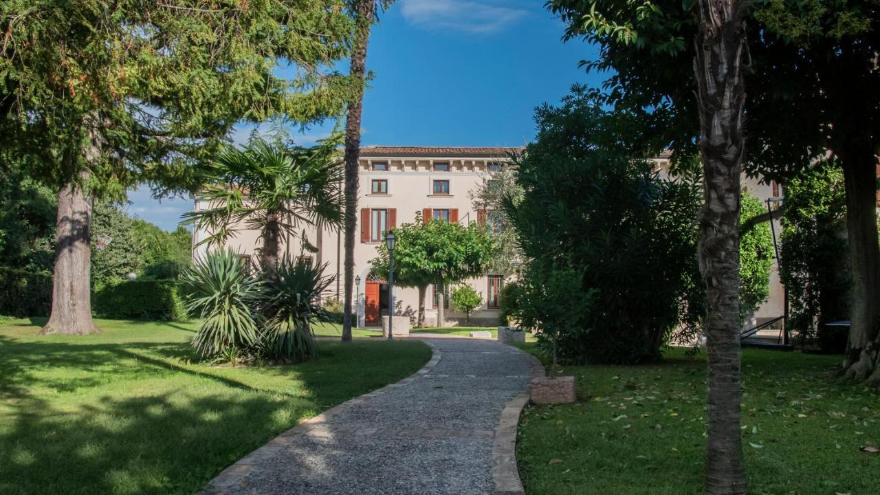 Castello Belvedere Apartments Desenzano del Garda Bagian luar foto