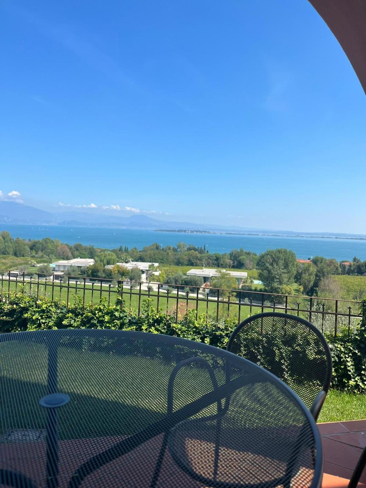 Castello Belvedere Apartments Desenzano del Garda Bagian luar foto