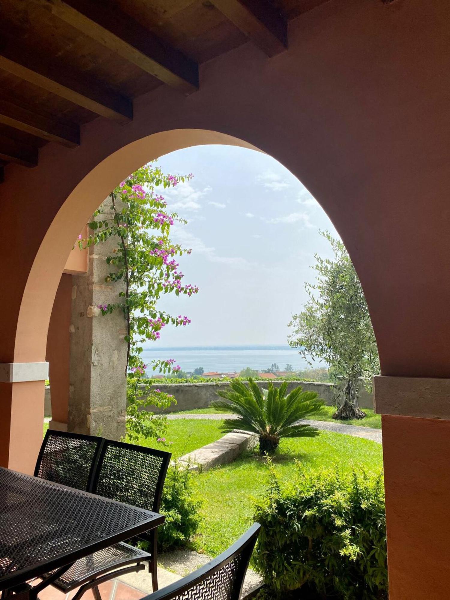 Castello Belvedere Apartments Desenzano del Garda Bagian luar foto