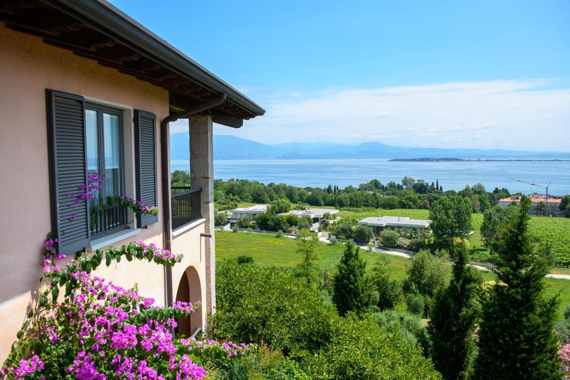 Castello Belvedere Apartments Desenzano del Garda Bagian luar foto