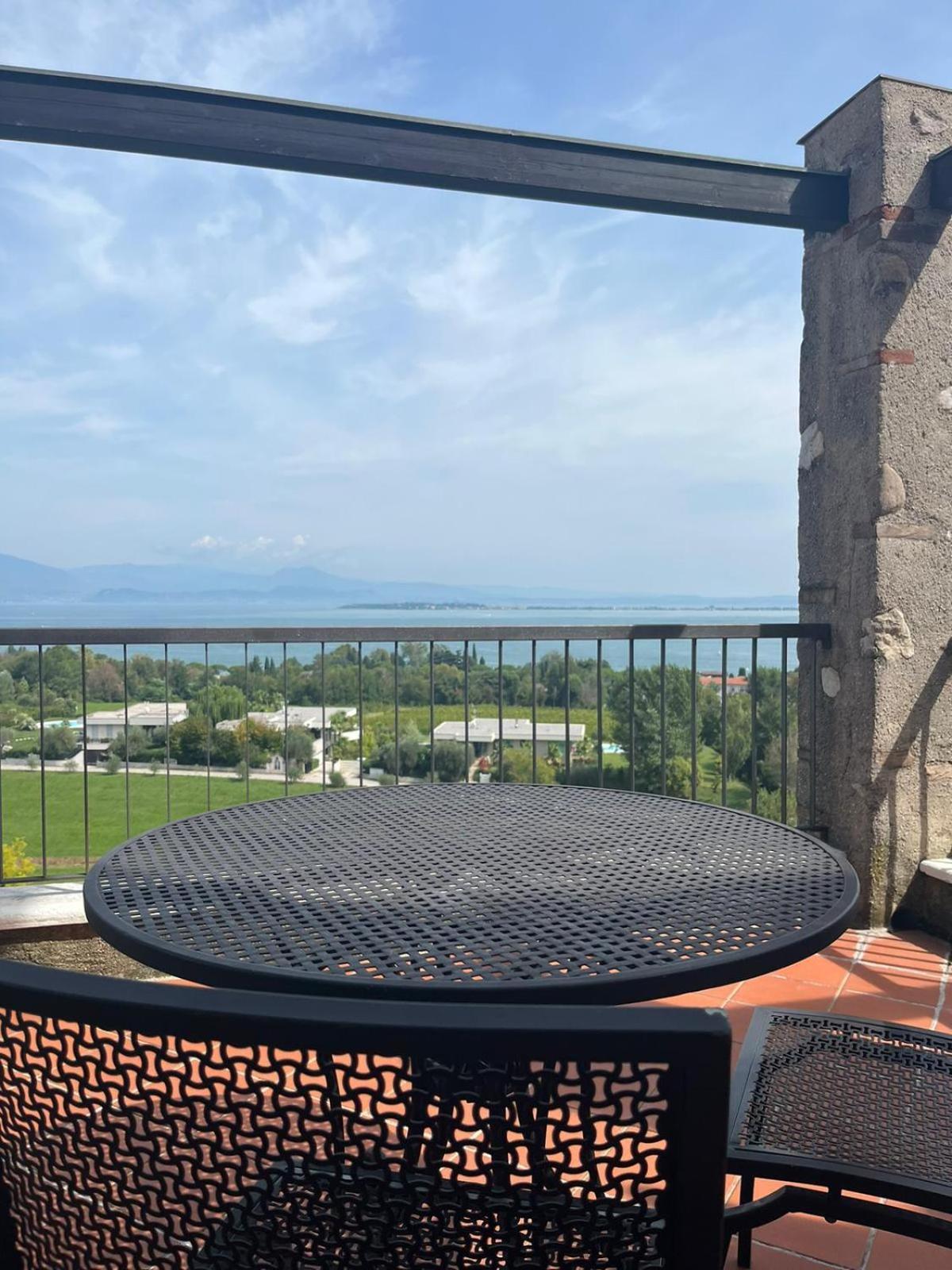 Castello Belvedere Apartments Desenzano del Garda Bagian luar foto