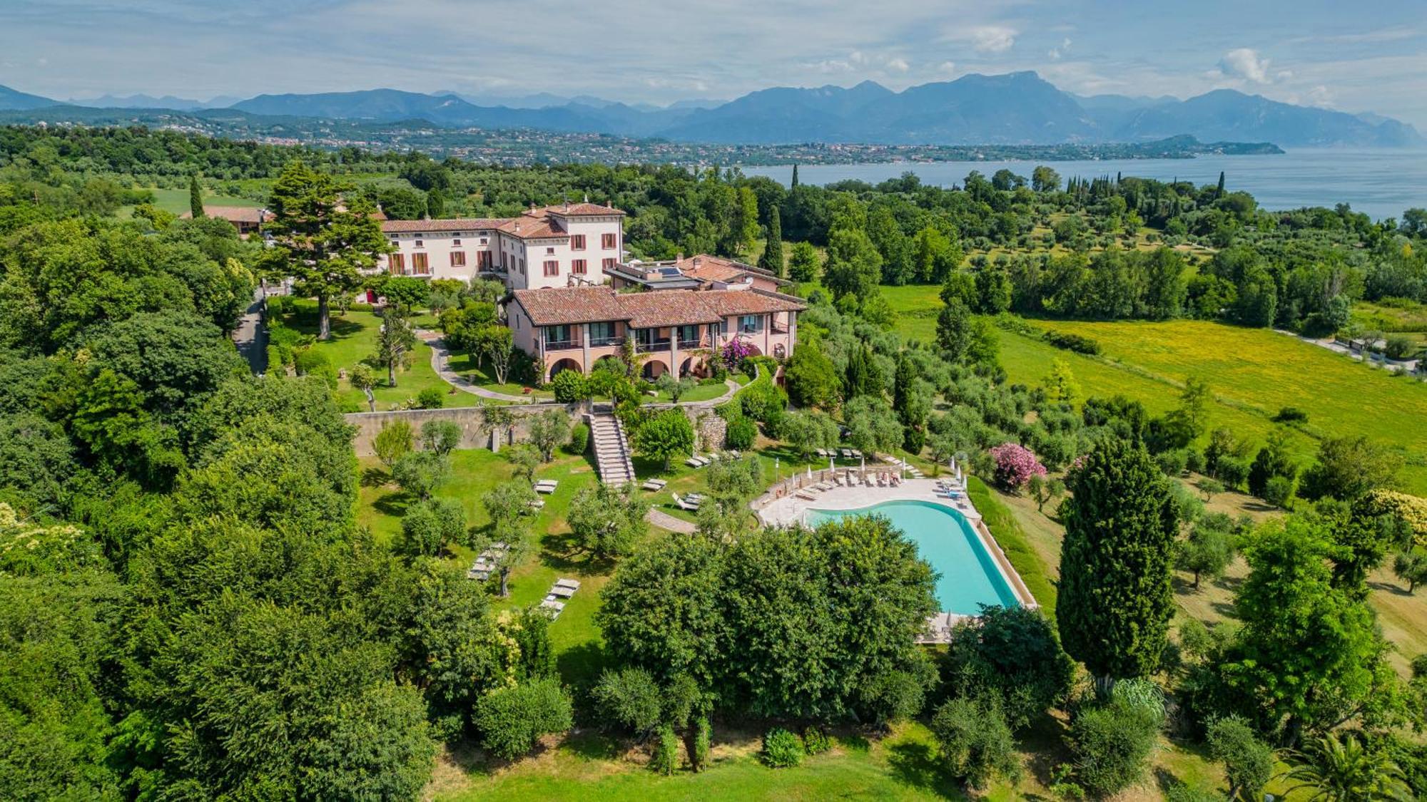 Castello Belvedere Apartments Desenzano del Garda Bagian luar foto