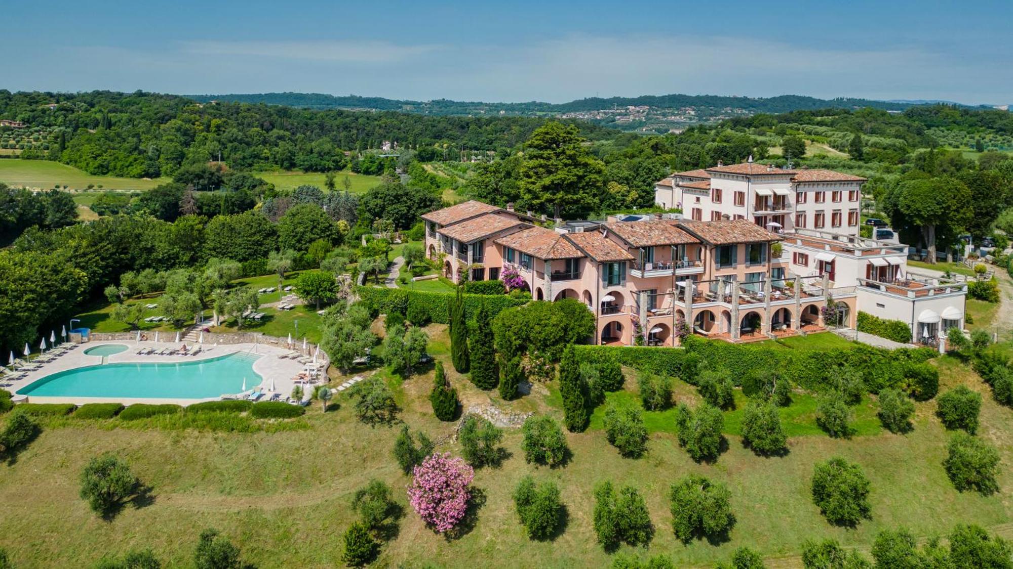 Castello Belvedere Apartments Desenzano del Garda Bagian luar foto